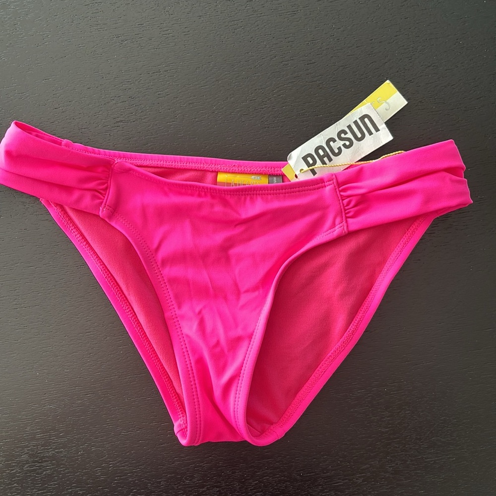 👙🏖️Beach time PACSUN Fluorescent Pink Bikini That will make your tan POP🕶️⛱️